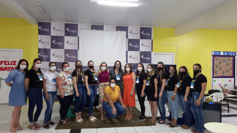 PALESTRA TECNOLOGIA, EDUCAÇÃO E PANDEMIA: UM DIÁLOGO, DESAFIOS E POSSIBILIDADES